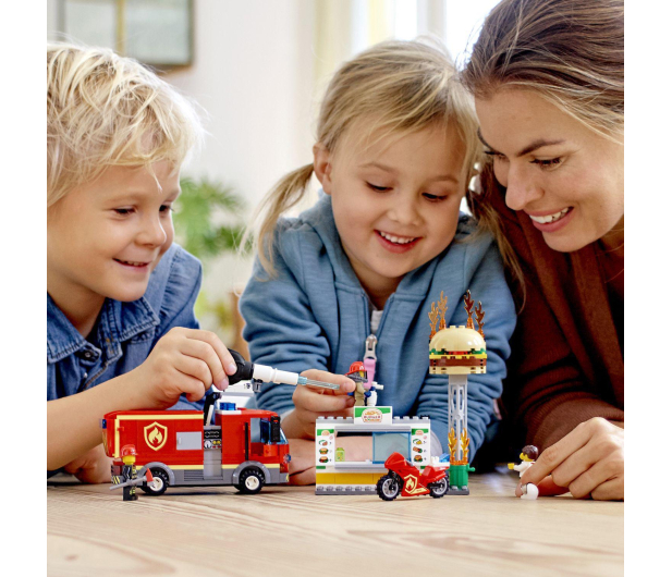 LEGO City 60214 Na ratunek w płonącym barze - 465088 - zdjęcie 2